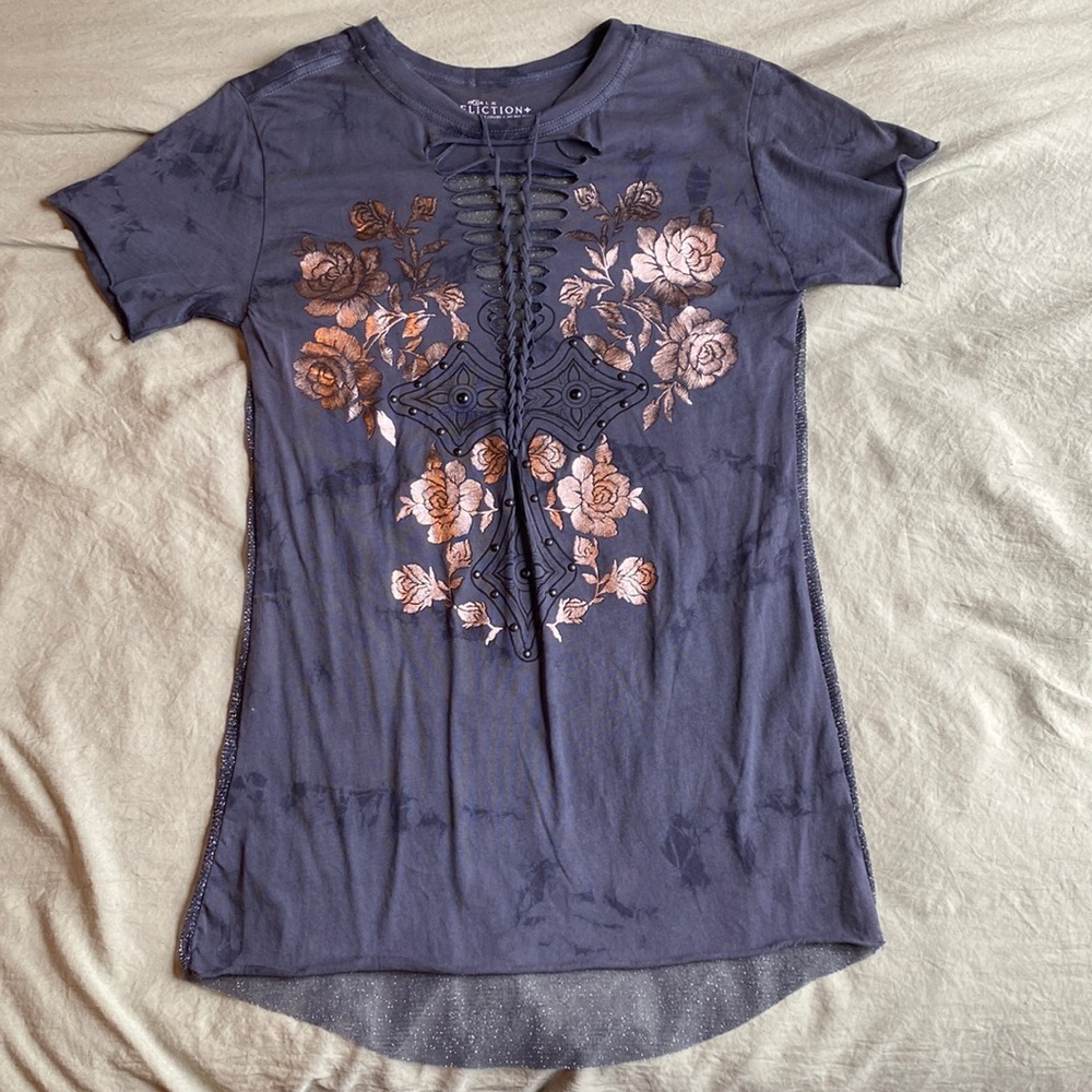Affliction Short Sleeve T-Shirt — Size Small!!